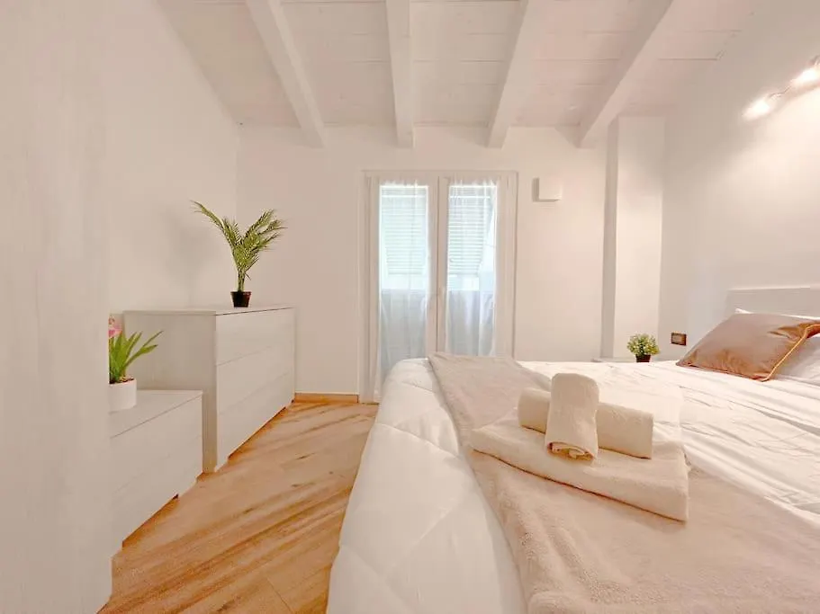 Elegante Suite Via Sestri - Airport - Wifi Genoa Italy