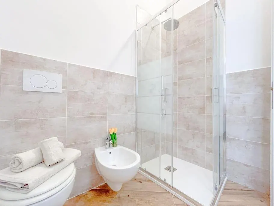 Apartment Elegante Suite Via Sestri - Airport - Wifi Genoa