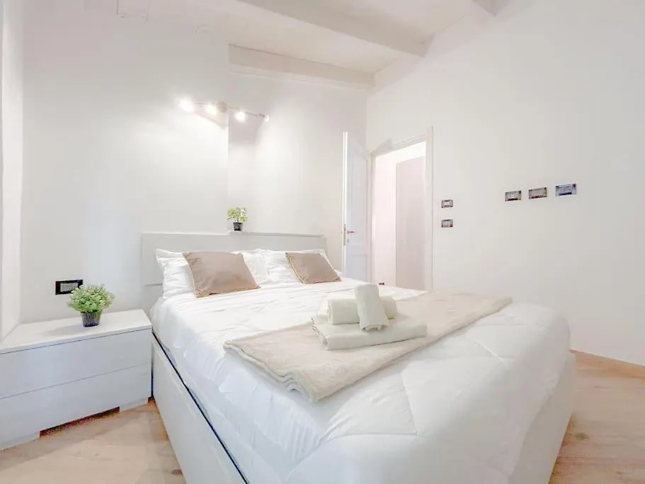 Apartment Elegante Suite Via Sestri - Airport - Wifi Genoa