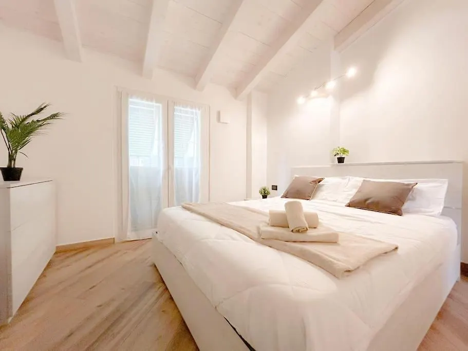 Elegante Suite Via Sestri - Airport - Wifi Genoa